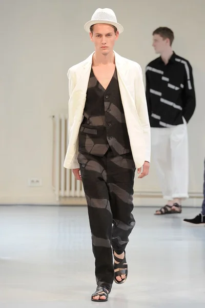 Look 4